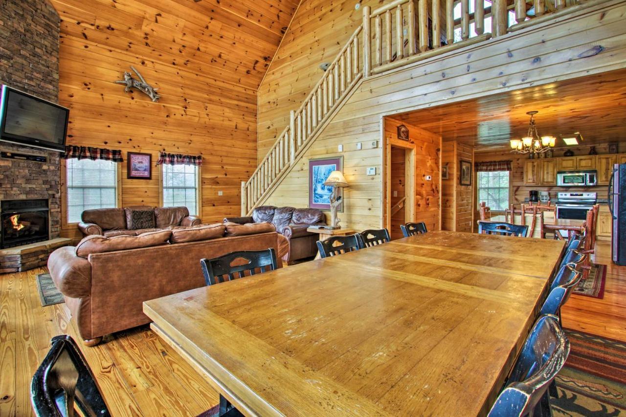 Expansive Gatlinburg Cabin Hot Tub, Deck And Grill! 外观 照片