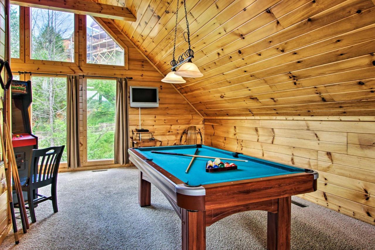 Expansive Gatlinburg Cabin Hot Tub, Deck And Grill! 外观 照片
