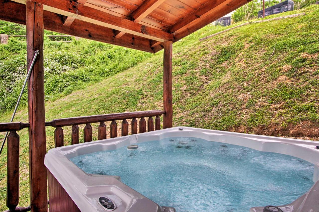 Expansive Gatlinburg Cabin Hot Tub, Deck And Grill! 外观 照片