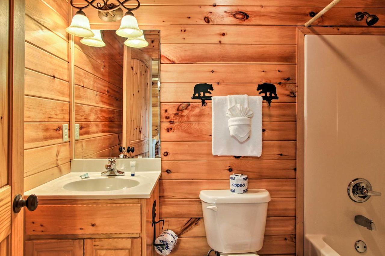 Expansive Gatlinburg Cabin Hot Tub, Deck And Grill! 外观 照片